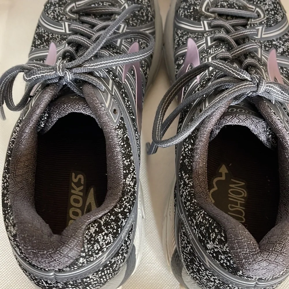 Brooks Women’s Adrenaline GTS 17 Grey/Black/Pink Size 11 - EUC